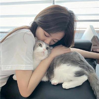 穿黄靴子的女孩